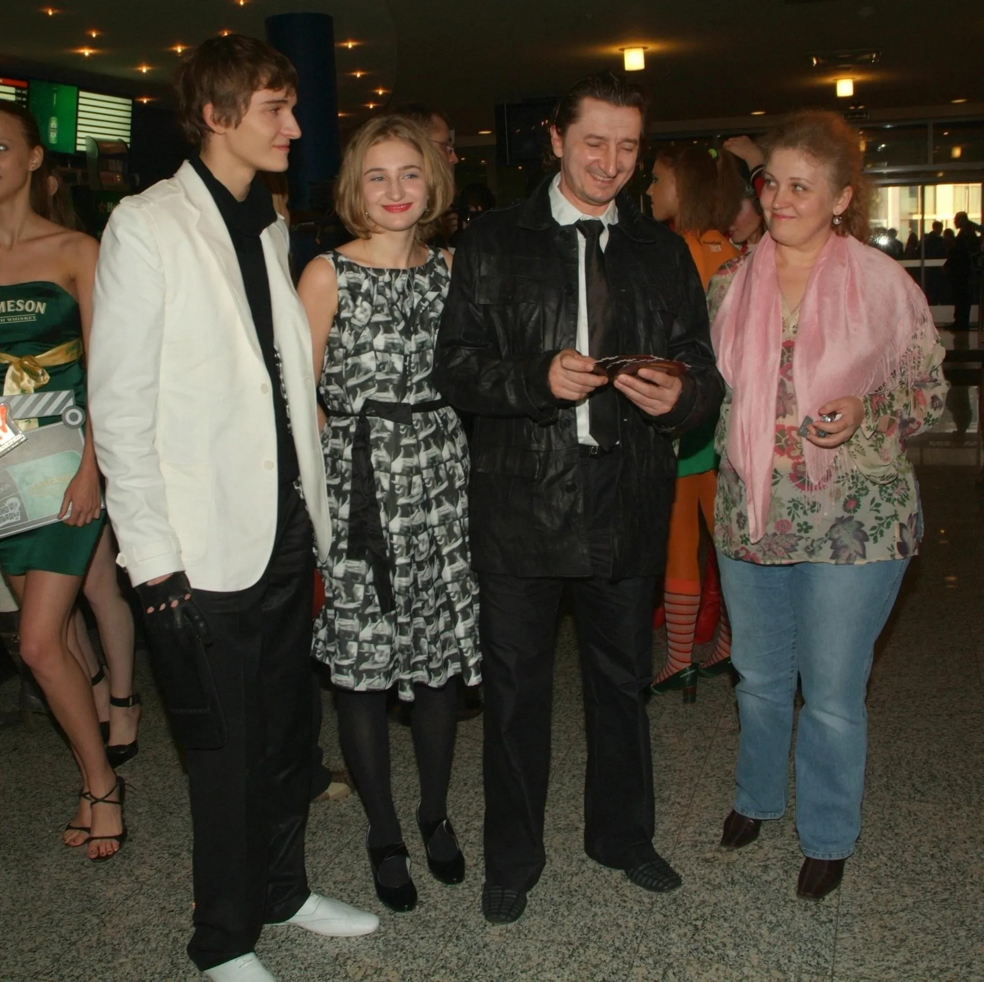 Gennadii Sergeev/Russian Look / Александр Лыков с женой и детьми