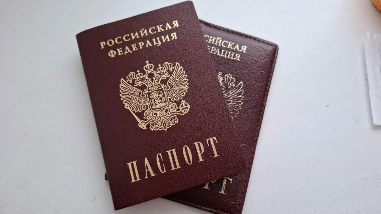 Юрист дала важный совет родителям: когда менять загранпаспорт ребенку, даже если срок не истек