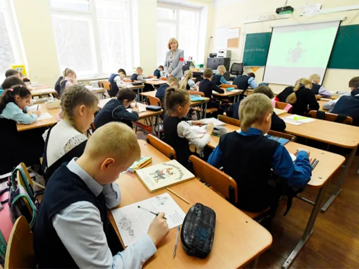 В Госдуме объяснили, почему за школьниками следят с помощью камер