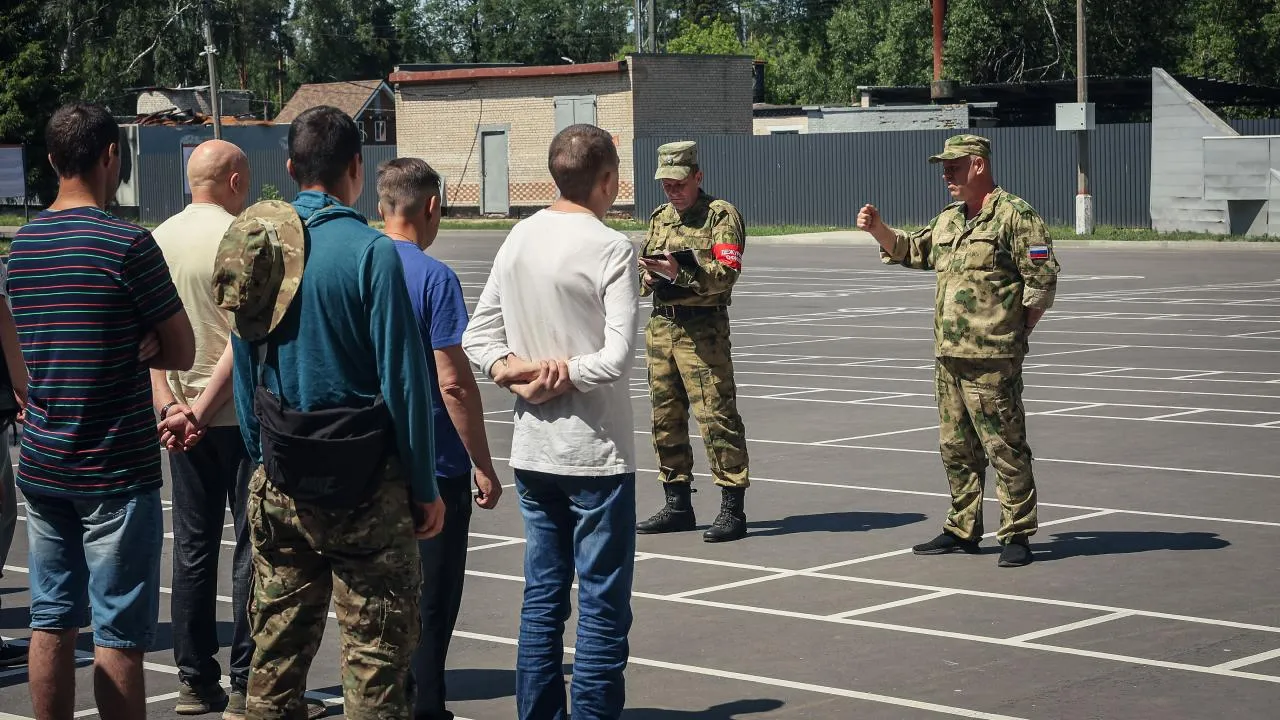 Желающие поступить на военную службу по контракту могут обратиться в пункт отбора в Балашихе