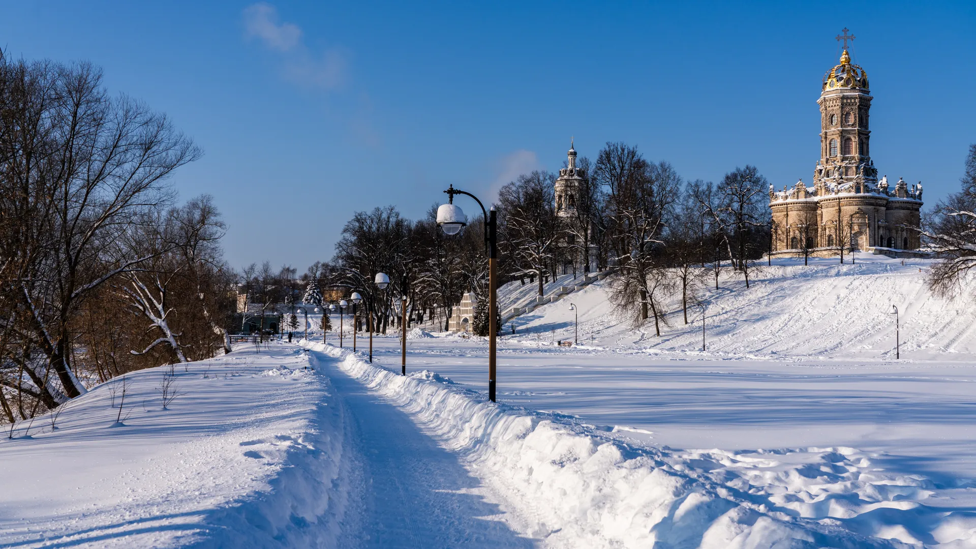 Церковь иконы Божьей Матери Знамение в поселке Дубровицы в Подольске
