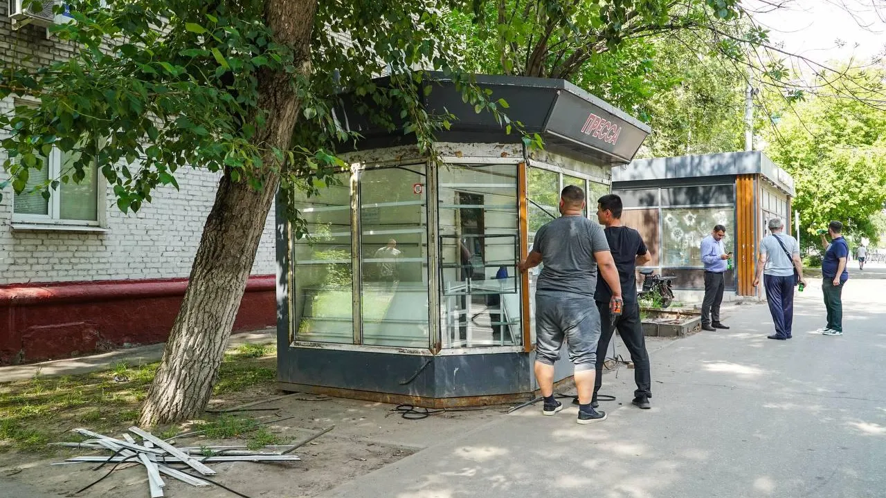 В Подмосковных Химках снесли три незаконных торговых объекта
