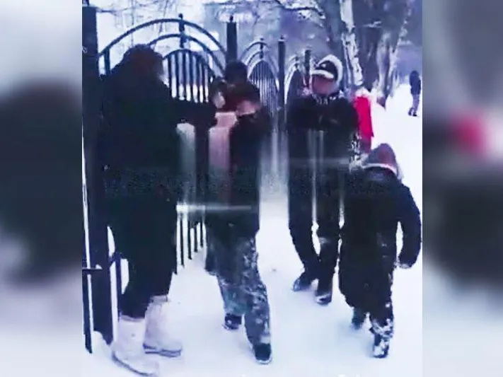 «Даже матерью не назвать»: в Сети осудили женщину, избившую ребенка в Сергиевом Посаде