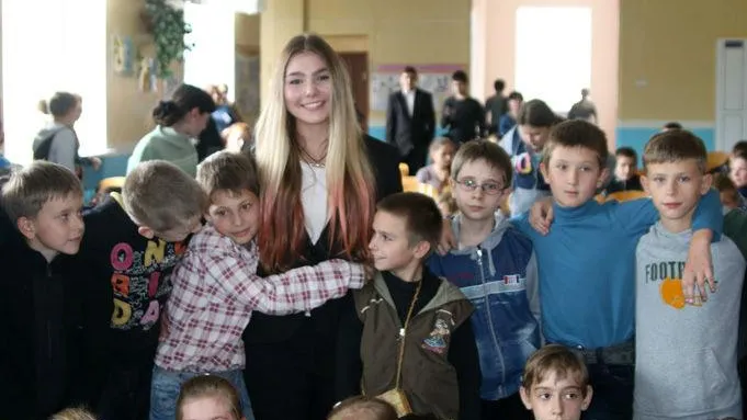 Подмосковная чемпионка мира по пауэрлифтингу съездила в Донбасс