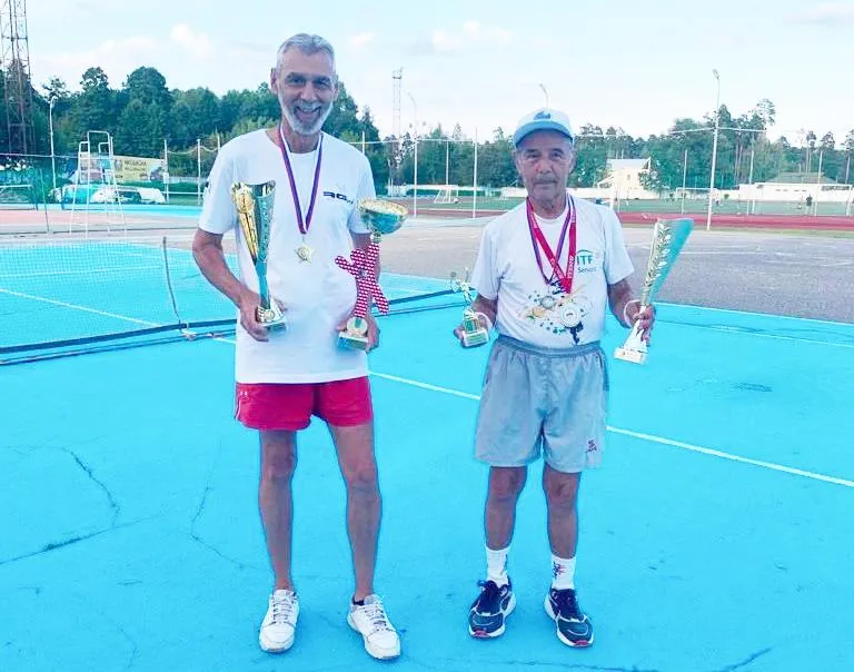 Тарасов Валерий и Каюмов Тан с кубками победителя и призера Первенства России соответственно