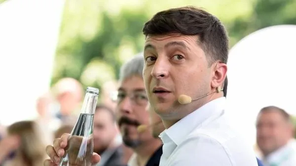 Зеленскому предложили посетить Крым в качестве туриста