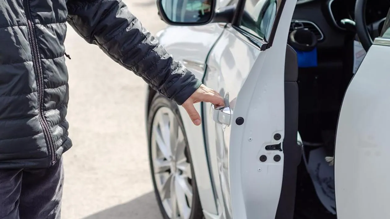 istockphoto.com/nkeskin