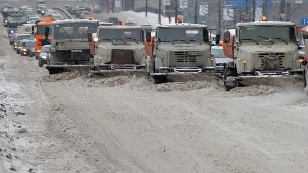 На уборку подмосковных дорог от снега вывели 820 единиц спецтехники