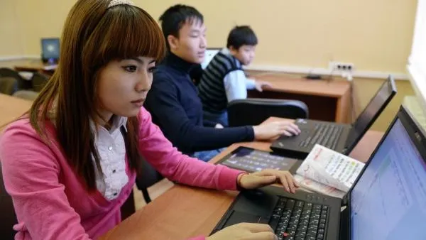 Китайские власти блокируют недостоверную информацию в соцсети WeChat