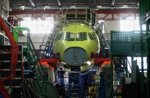 Изготовление планеров ближнемагистрального самолета Sukhoi Superjet 100 на авиационном заводе имени Ю. А. Гагарина (КнААЗ) в Комсомольске-на-Амуре