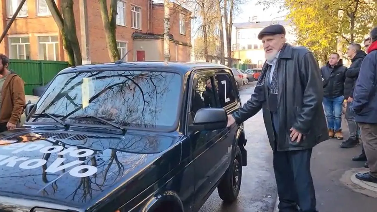 «Она демократичнее»: пенсионер-герой из Щелкова не откажется от своей «Оки» из-за подаренной «Нивы»
