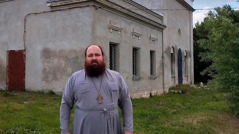 Иерей Андрей Спиридонов, настоятель храма в д. Пронюхлово. Фото: vk.com/Андрей Спиридонов