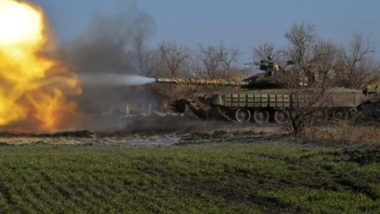 Военкор выложил видео переполоха, который устроил российский танк украинским солдатам
