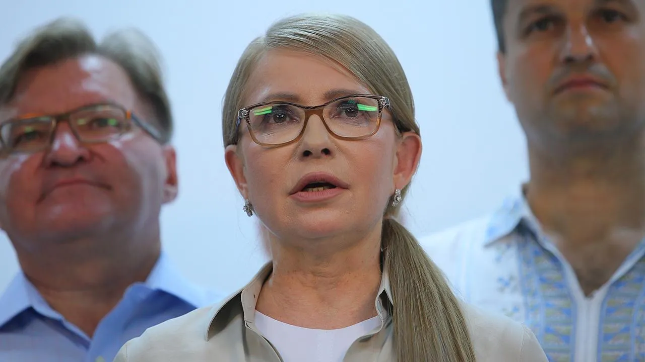 «Ловит рыбку в мутной воде»: политолог объяснил, что означает появление Тимошенко в украинской политике