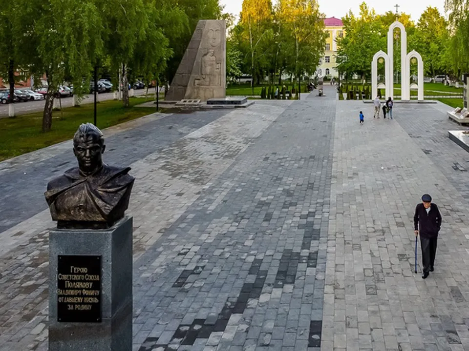 В сквере имени В.Ф. Полякова. Фото: Антон Селянин (архив)