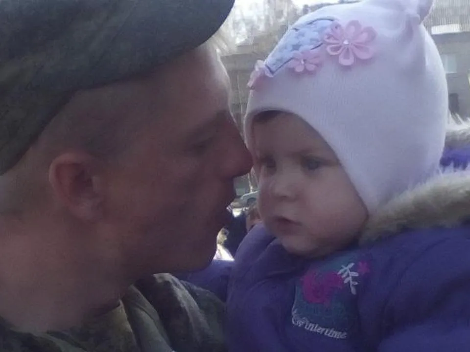 «Сережа переживал»: боец СВО дистанционно отправил дочку в первый класс