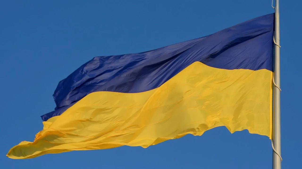 Во Франции сняли флаг Украины из-за слов Зеленского об Армении