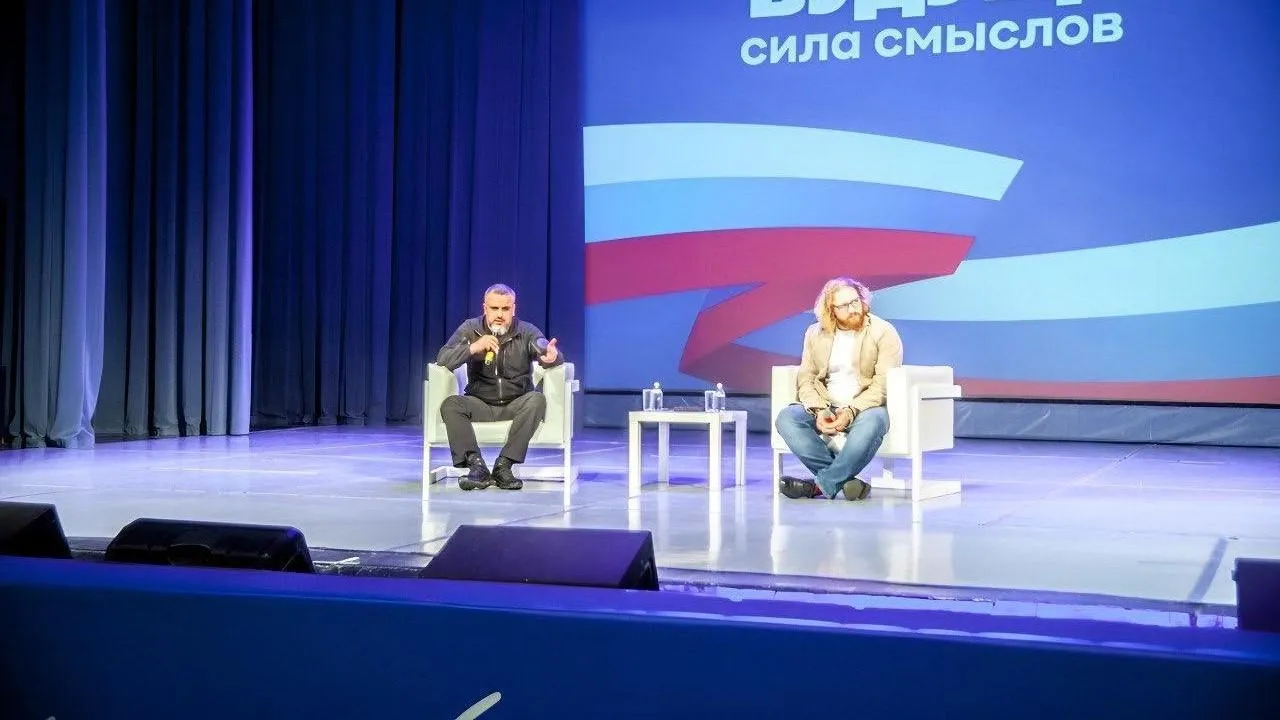 Более 1 тыс. человек приняли участие в паблик-токе с Даниилом Безсоновым на форуме «Мы будущее. Сила смыслов»