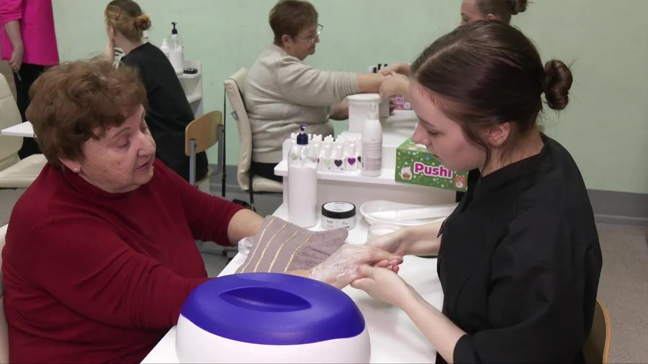 Более 50 пенсионерок посетили салон красоты в Дубне в рамках проекта «Активное долголетие»