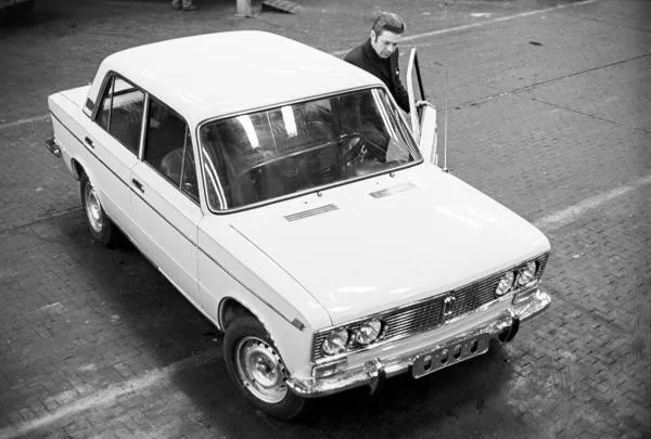 Автомобиль «ВАЗ-2103» — такая машина была у Головкина