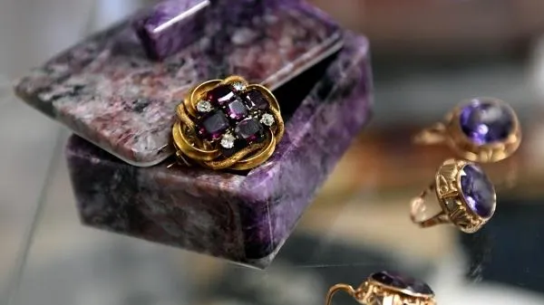 Уборщицу Мариинского театра оставили без драгоценностей