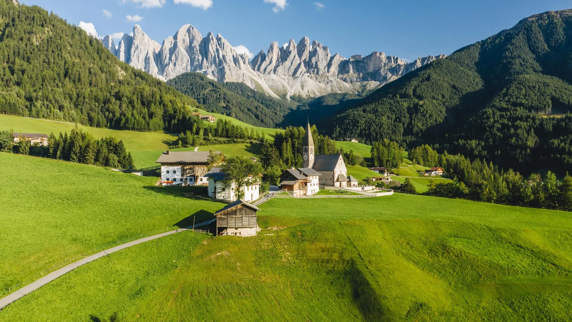 Режиссер Кеосаян считает, что посиделки в Швейцарии проводятся ради единственной цели