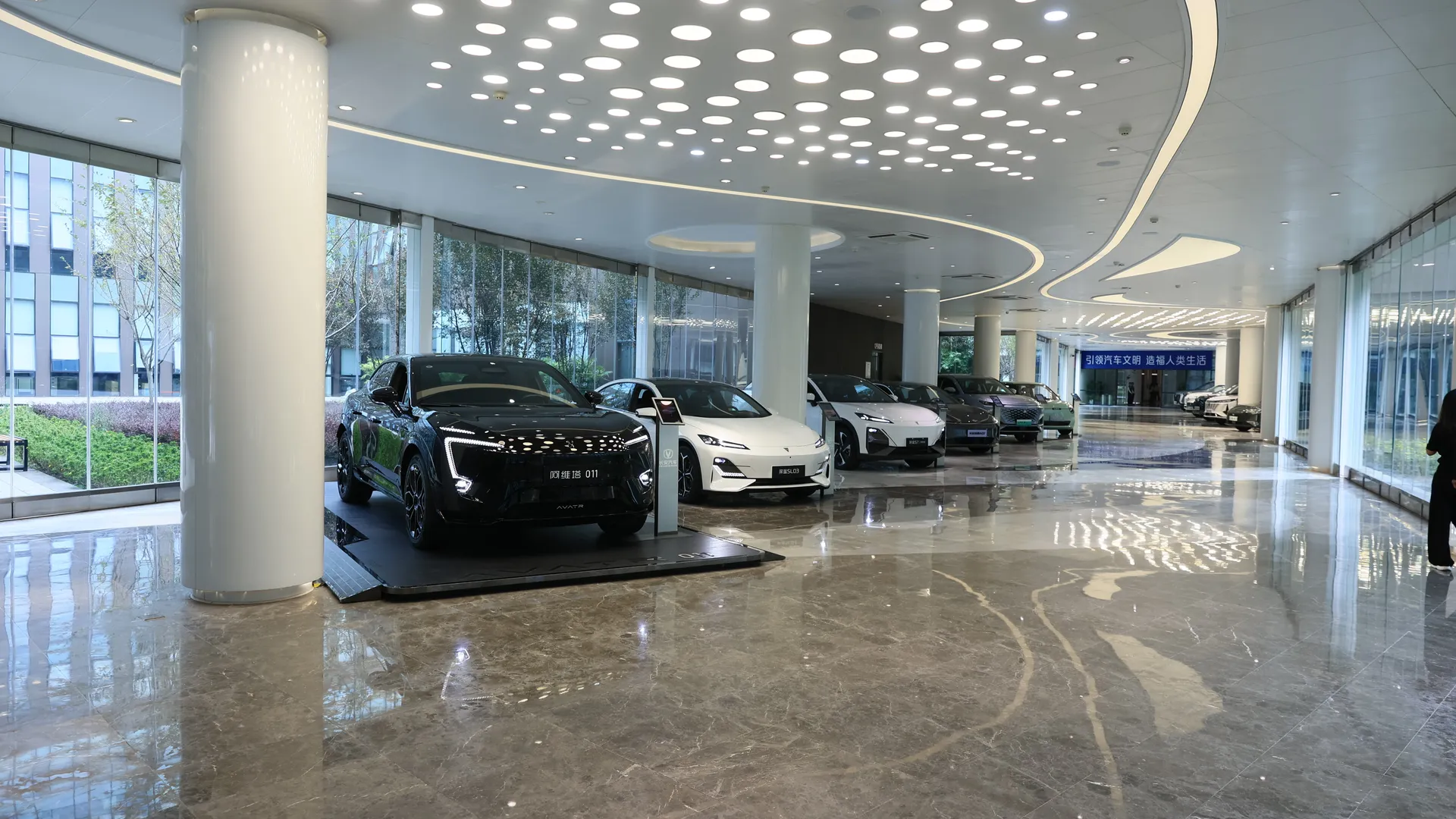 Россияне стали меньше покупать китайские машины и перешли на Toyota и BMW