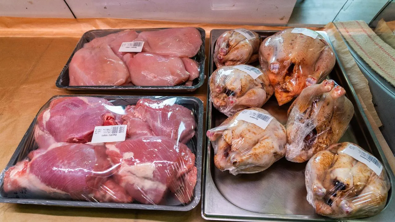 Более 1,8 тонны некачественного мяса сняли с продажи в Подмосковье в 2025 году