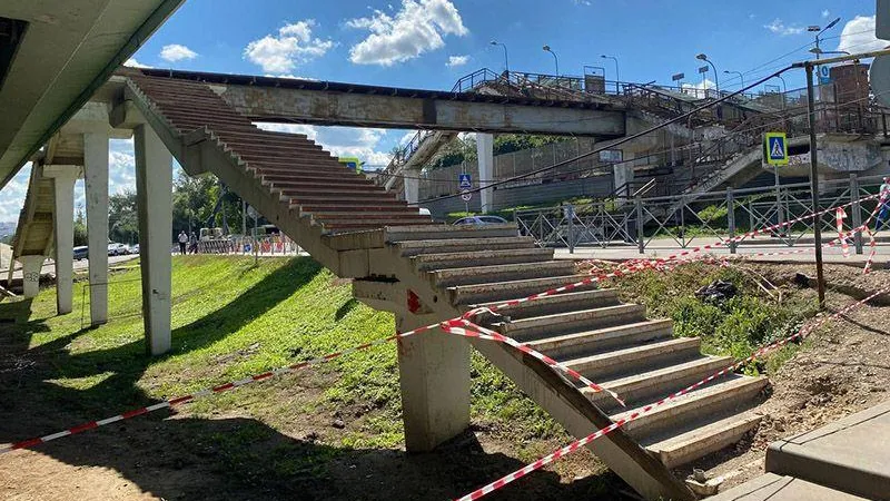 Работы по сносу аварийного моста на железнодорожной станции «Расторгуево» начались в Видном