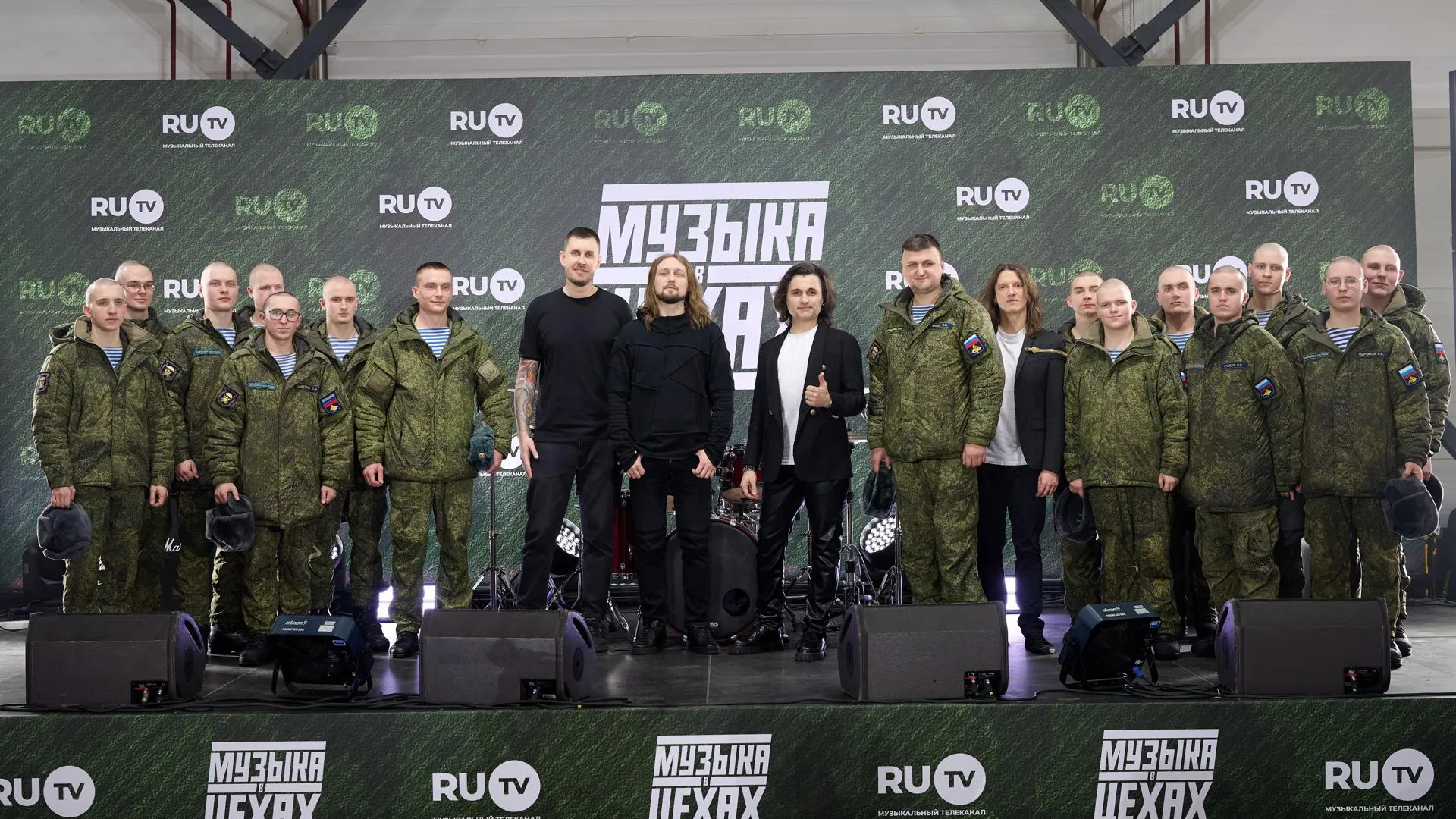 Рок среди станков: группа «Земляне» и Марк Тишман выступили в цехах оборонных заводов