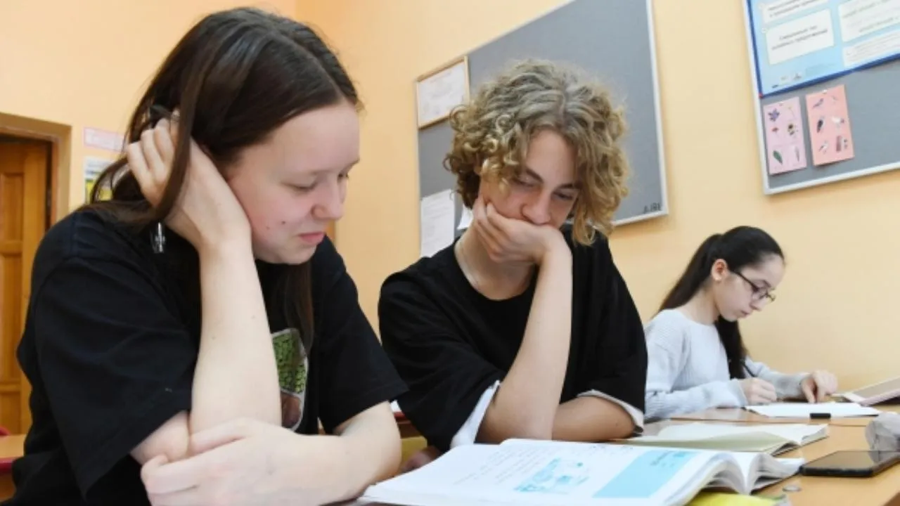 В Госдуме предложили материально поощрять школьников за хорошие оценки