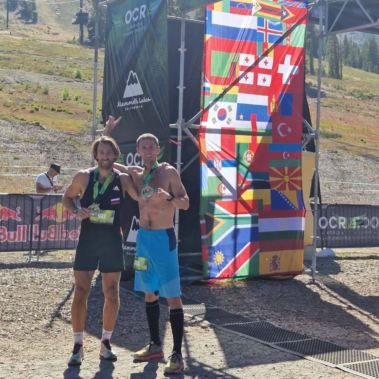 Российские атлеты-чемпионы Егор Белоусов и Никита Крюков на ЧМ в Калифорнии