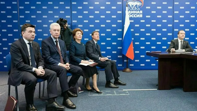 Воробьев принял участие в приеме граждан, который провел Медведев