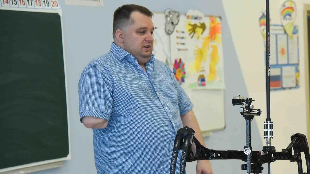 Известный паралимпиец провел урок воспитанников подмосковного летнего лагеря