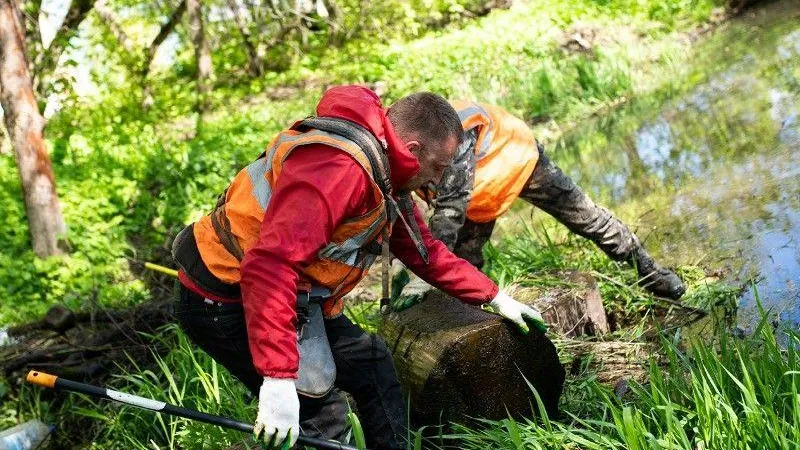 Работы по очистке водоемов стартовали в Дмитровском округе