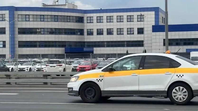Минтранс Подмосковья обработал более 70 тысяч заявлений, связанных с деятельностью такси, с начала года