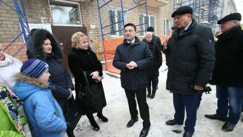 Губернатор проверил ход ремонта многоквартирного дома в Щелкове