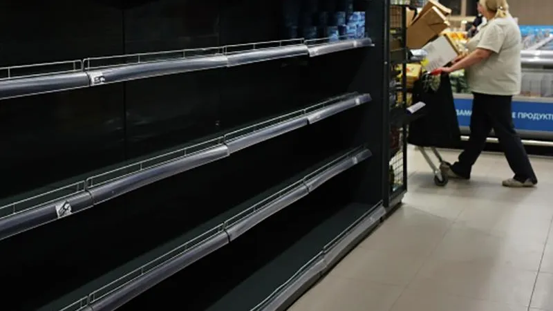 В российских магазинах некоторые посетители сеют панику, опустошая полки ради хайповых фото или видео