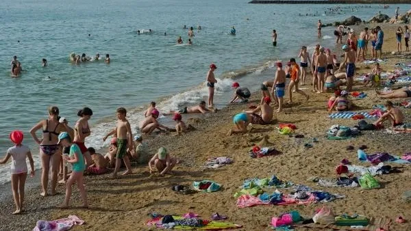 Почти 2 тыс детей из Подмосковья отправились на отдых на Черное море в третью смену