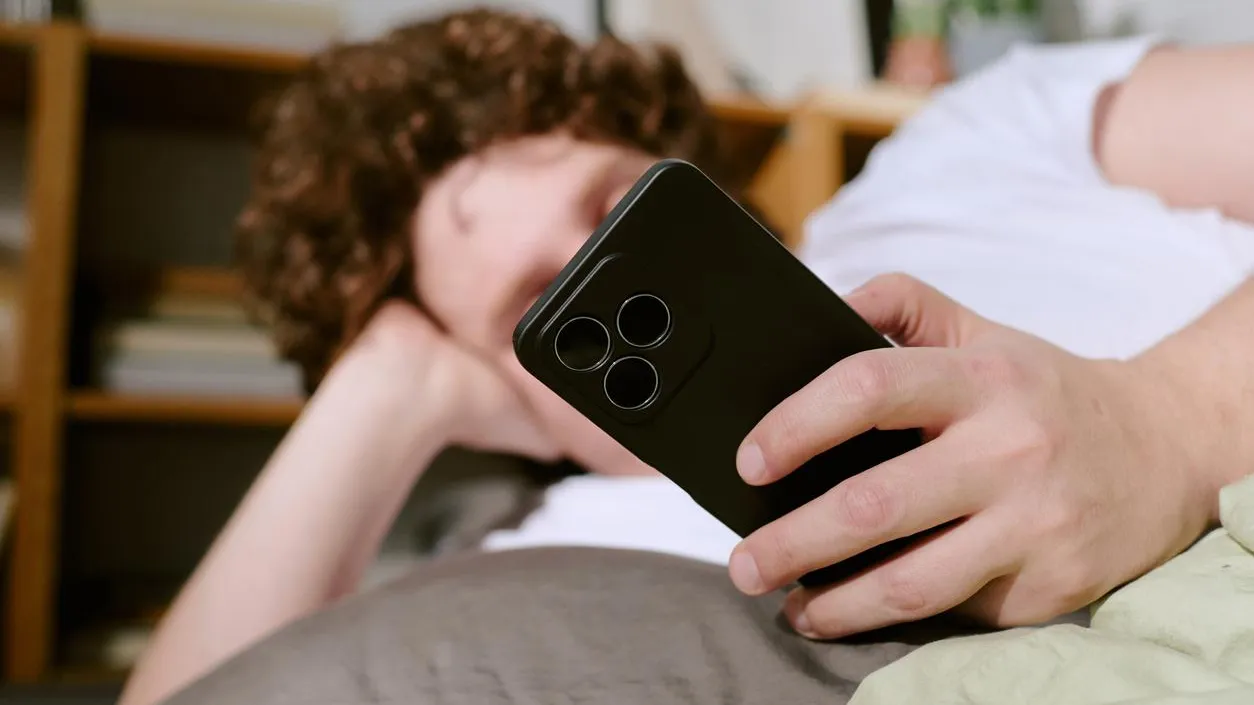 Экономист рассказала, почему опасно хранить фото документов на смартфоне