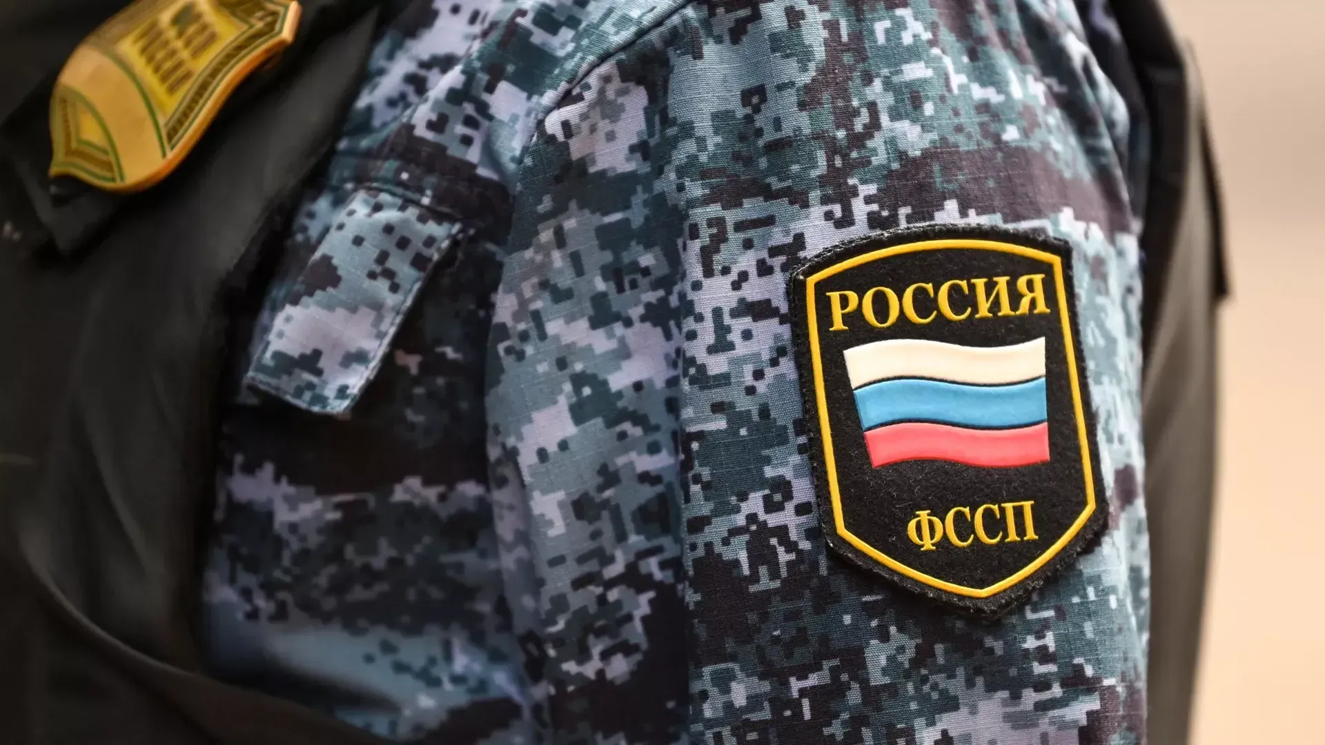 В России предложили увеличить ограничивающие гражданам выезд за рубеж суммы долга до 100 тыс рублей