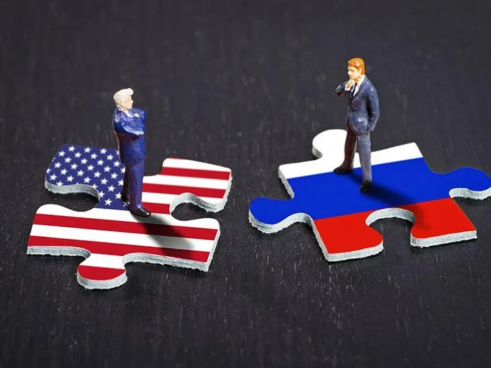 Западные политики пытаются сковать Россию на Украине — мнение эксперта