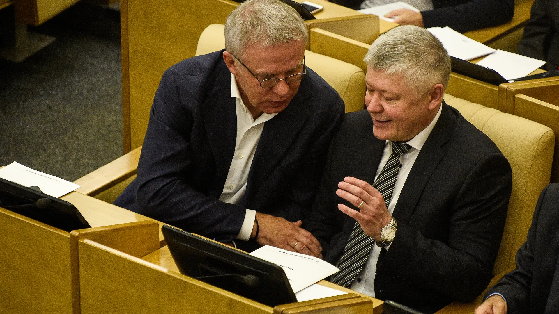 «Штатный фотограф — да, аккредитованный — нет»: в Госдуме ограничили работу журналистов