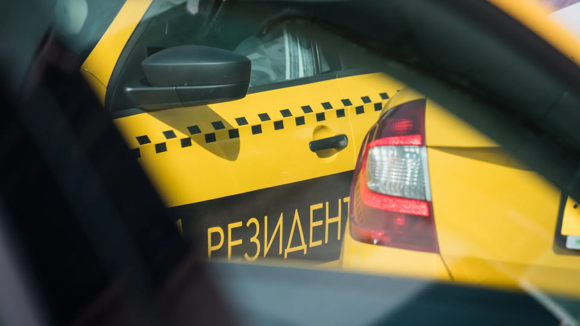 Таксопарк «Резидент Такси»