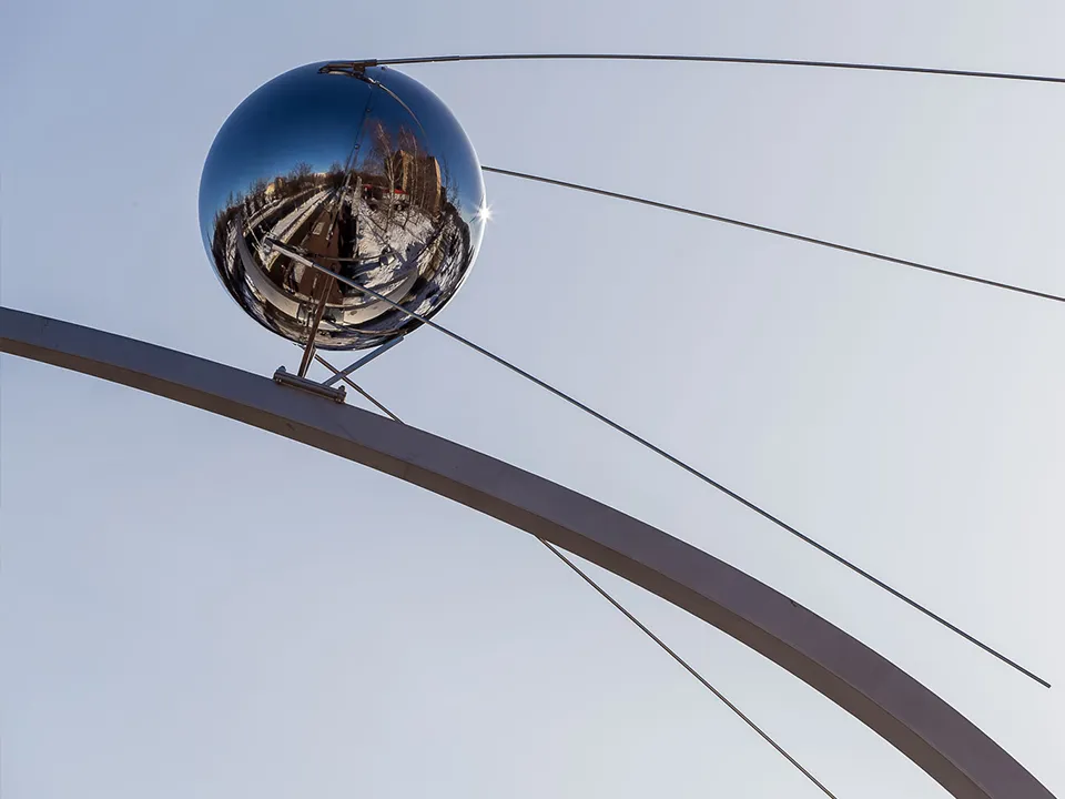 Памятник искусственному спутнику Земли на бульваре Победы. Фото: Антон Селянин