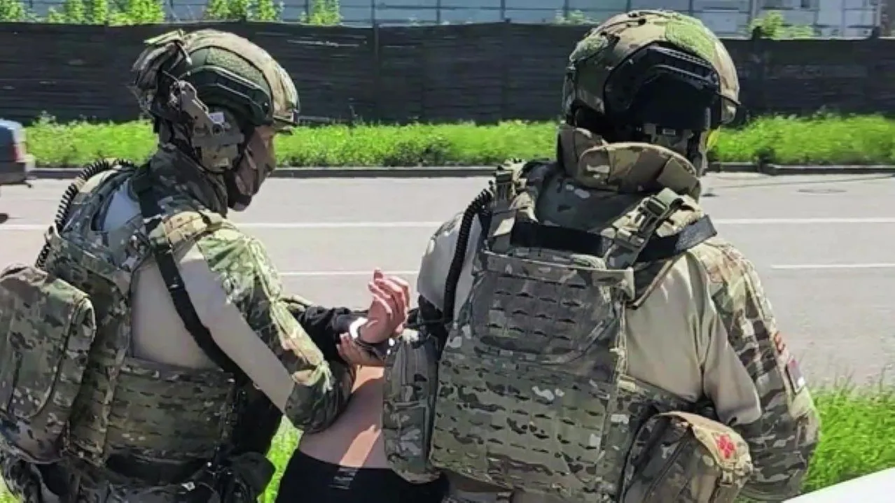 В Орле бывшим полицейским дали по три года за сломанную руку задержанного