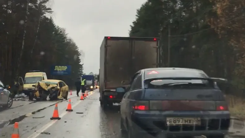 Водитель и пассажир такси погибли в ДТП в Раменском