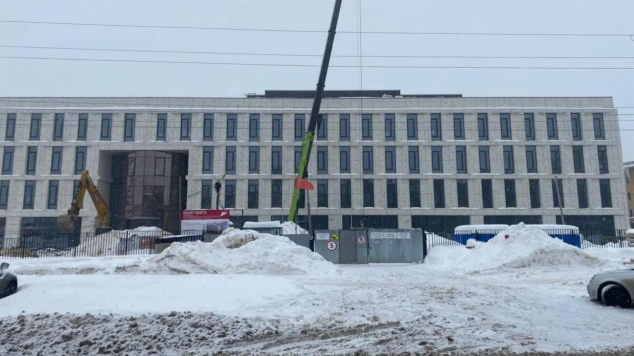 Строительство новой детской поликлиники в Чехове завершили на 70%