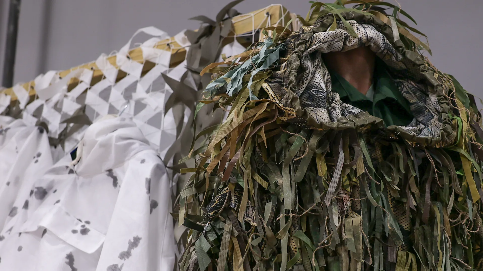 Капрон вместо ткани: старые колготки стали идеальным материалом для маскировки на передовой