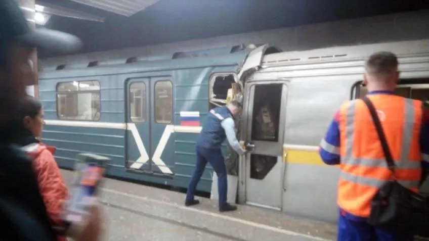 Фото столкновения поездов метро в Москве, источник — соцсети.